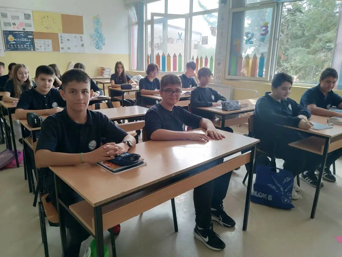 Бесплатни училишни униформи од Општина Гази Баба