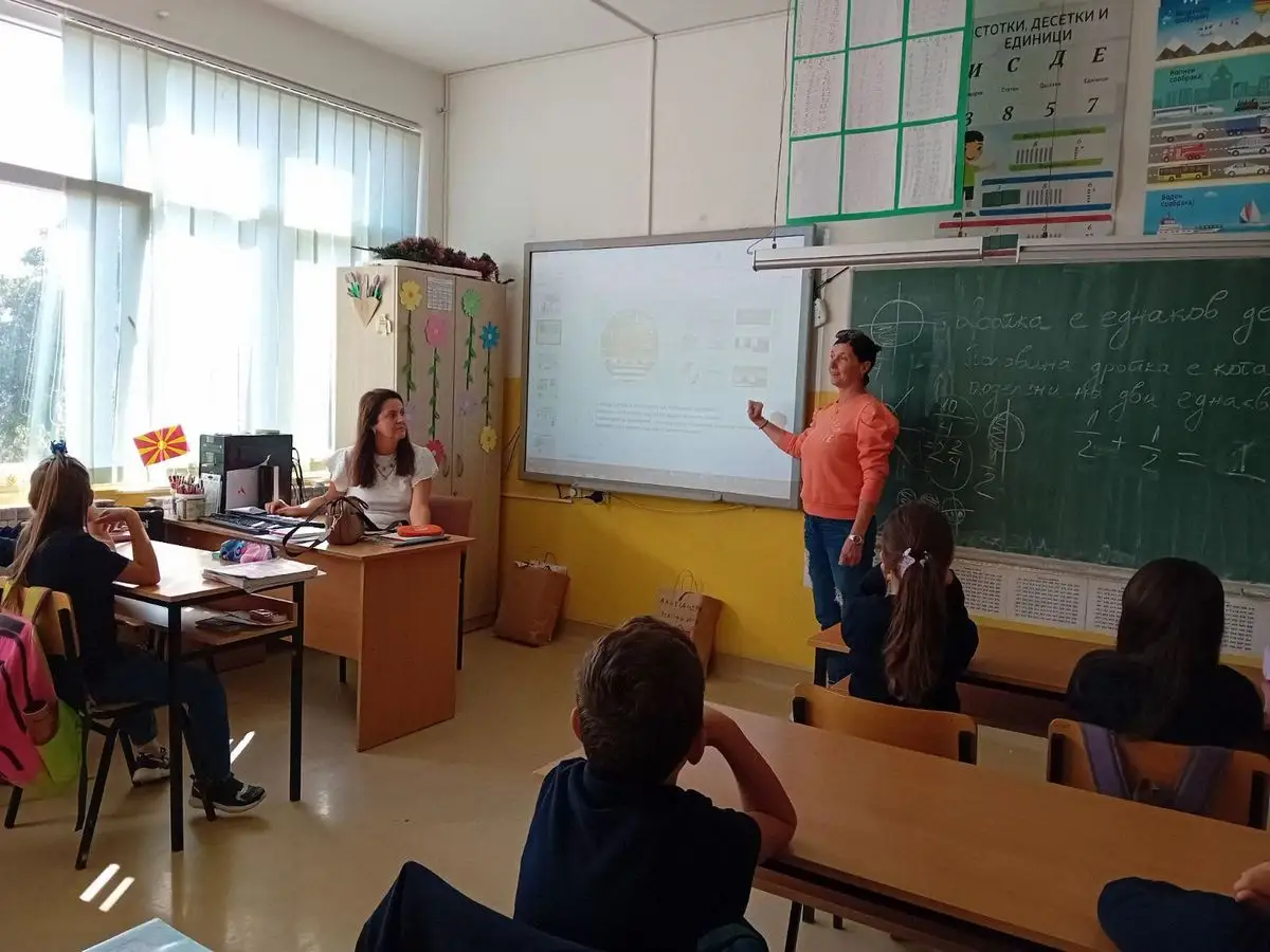 Внимателно од својот дом до училиште и назад