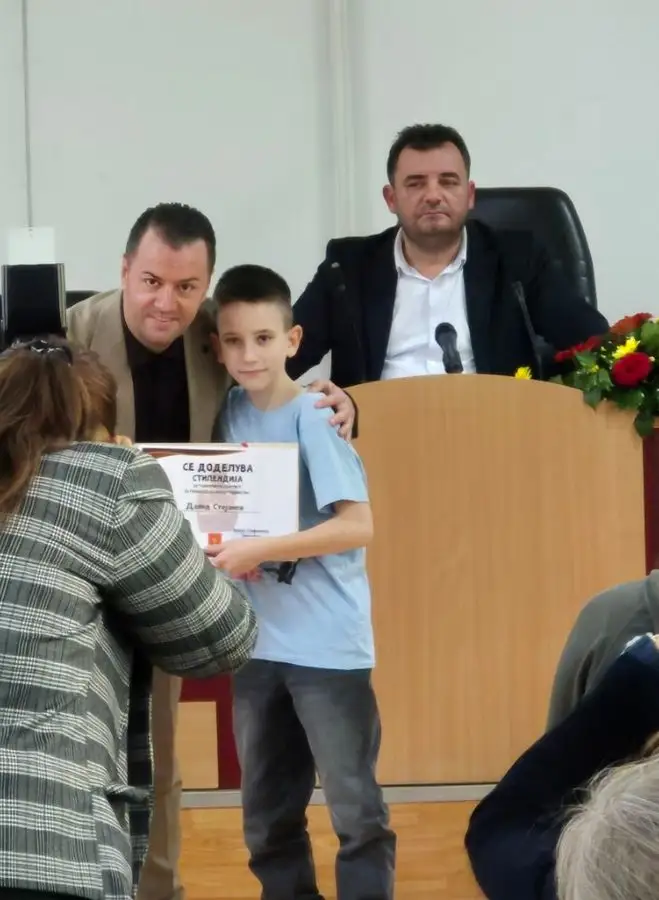 Доделени стипендии за најдобрите талентирани ученици и истакнати спортисти