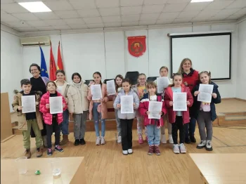 Nashi uchenici bea del od dechinjata koi se sobraa denes zaedno da ja ispeat Vechniot Bog 1