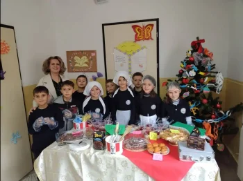 Новогодишен базар - Страчинци 24-12-2024 - слика 1