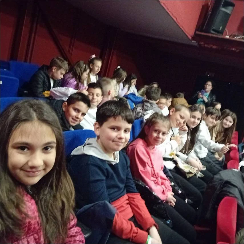 Претстава „Цветната улица“