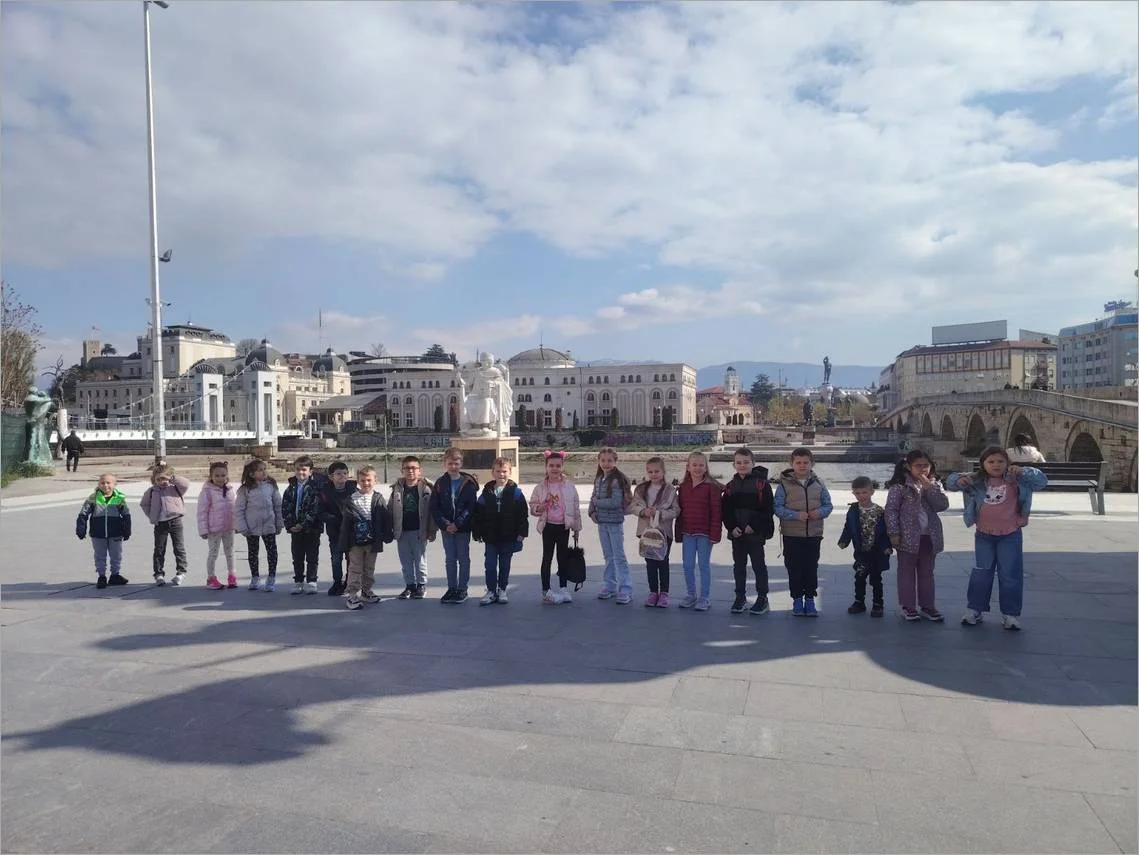 Претстава „Цветната улица“