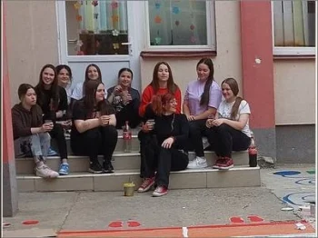 Dekoriranje na uchilishniot dvor so zabavno-edukativni igri 1
