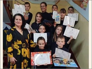 Dodeluvanje diplomi i pofalnici 1