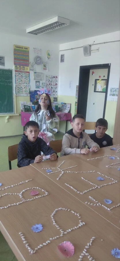 Одбележување на 5 Мај – Денот на македонскиот јазик, со учениците од подрачното училиште Одбележување на 5 Мај - Денот на македонскиот јазик, со учениците од подрачното училиште 06-05-2026 - слика 10