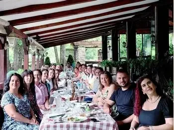 Druzhenje, zajaknuvanje na timskiot duh megju kolegite 1