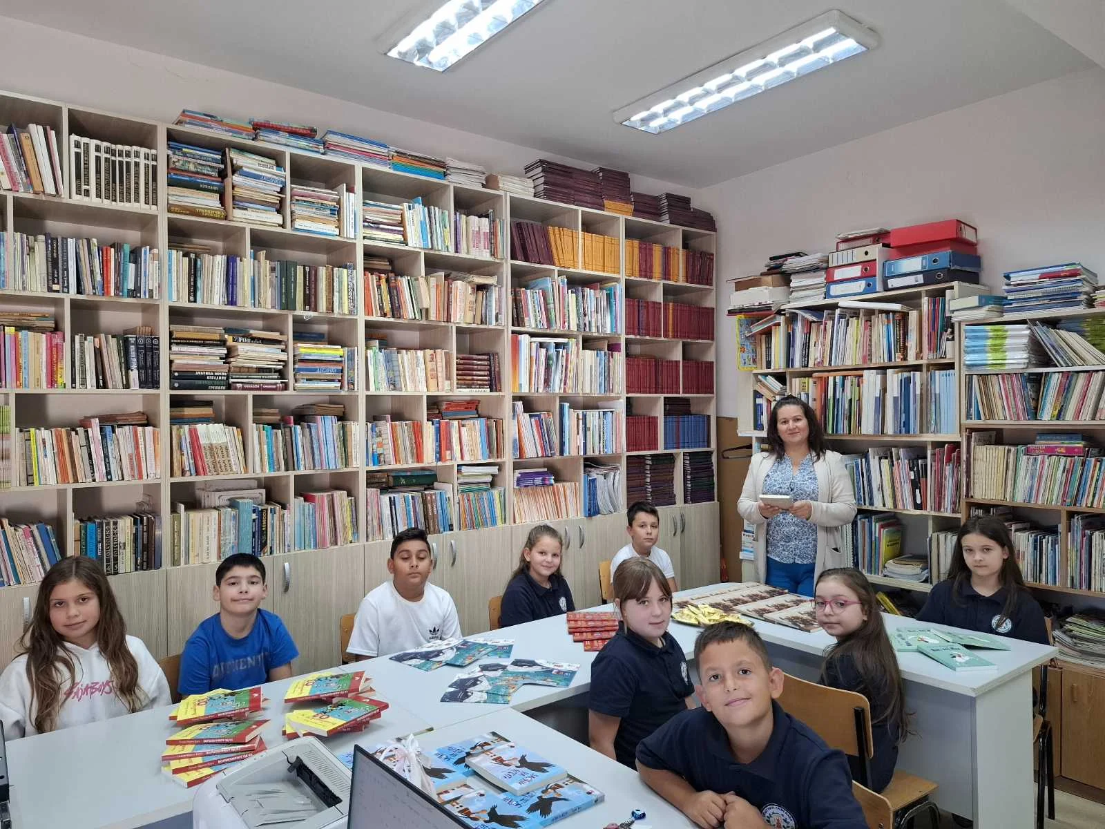 Не можеш да купиш среќа со пари, но можеш да купиш книга, тоа е приближно исто